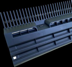 Afbeeldingen van Kombi-dakvoet 2.0 - 65 kam 160 mm / 100 cm zwart PP